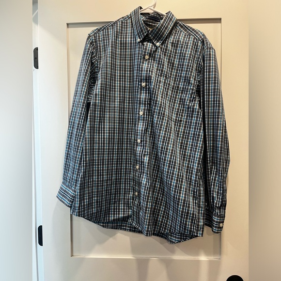 Mens Wrinklefighter dress shirt from Duluth Trading Company. Size medium - Picture 1 of 4